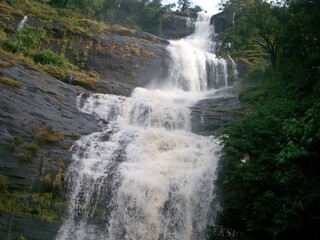 Fototapeta premium waterfalls between Ernakulam - Munnar road