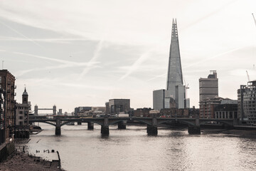 Fototapeta na wymiar london skyline from the river thames