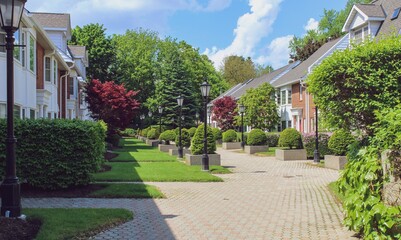 Obraz premium A row of upscale townhouses or condominiums