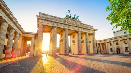 Zelfklevend Fotobehang Berlijn de beroemde Brandenburger Tor tijdens zonsondergang, Berlijn