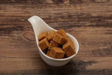 Cane sugar cubs in the bowl