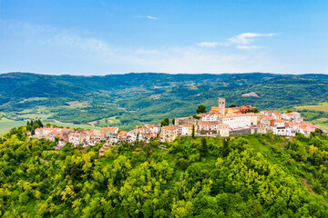 Naklejka premium Motovun. Beautiful aerial view of idyllic hill town of Motovun. Istria region of Croatia