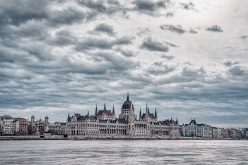 Fototapeta premium Hungarian Parliament facing Danube with clouds overhead in Budap