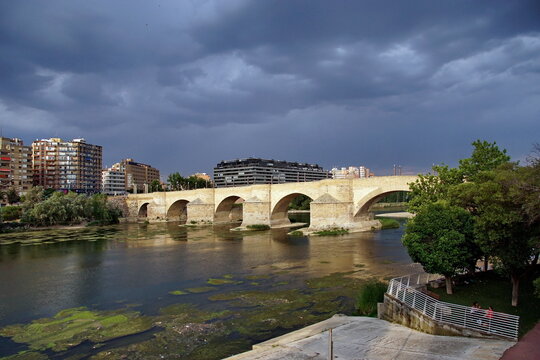 a view of the ancient Stone Bridge, or Puente de Piedra in Spanish, over the Ebro River in Zaragoza, Spain