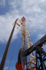 Pulling unit and pump jack