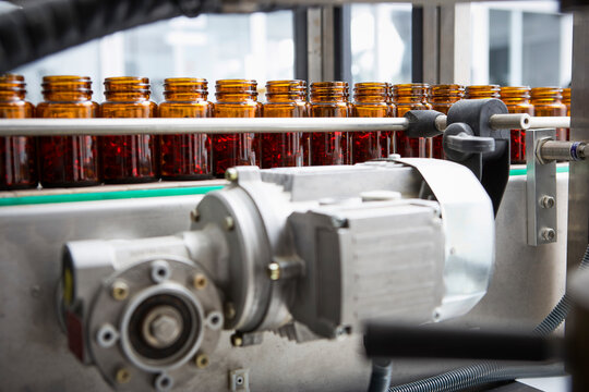 Chain of packaging and manufacture of tablets and vials of tablets and pills industrially for the medical and health sector