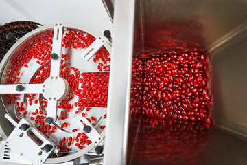 Process and packaging manufacturing tablets and pills industrially for the medical and healthcare sector