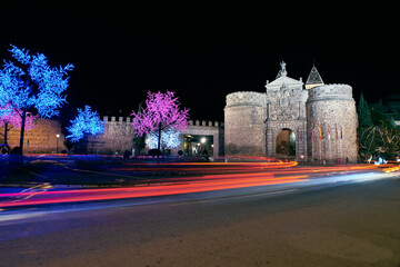cuidad noche en Toledo adornos de navidad 