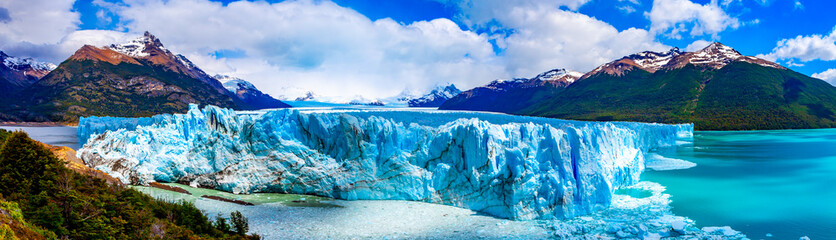 Panoramic View of the Perito Moreno Glacier in Los Glaciares National Park, Argentina - obrazy, fototapety, plakaty
