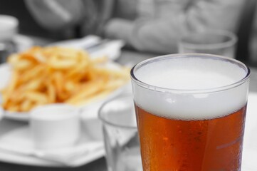 ビールとポテト