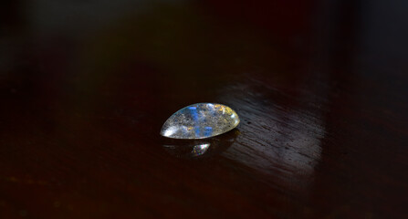 
Labradorite is a beautiful and sparkling gem.
For making jewelry