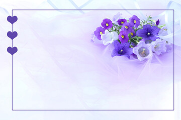 ハートフレーム　キキョウ、カンパニュラ、サフィニアの紫色の花束