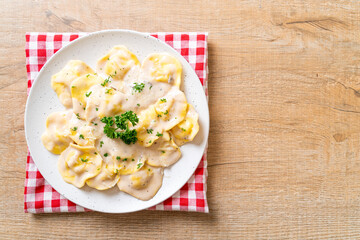 ravioli pasta with mushroom cream sauce and cheese