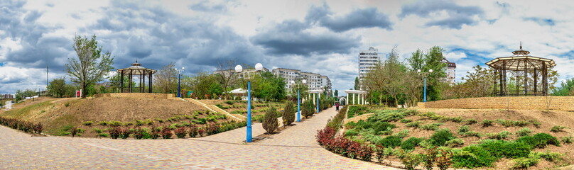 Fototapeta na wymiar Seaside park in the city of Yuzhne, Ukraine
