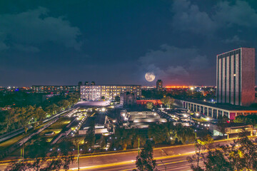 luna llena en el centro de la ciudad de mexico 