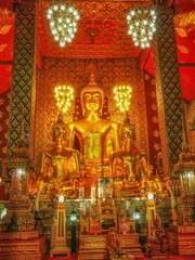Fototapeta na wymiar view of Giant Golden Buddha Statue in buddhist temple, Lanna Style Art 13th. Century. Wat Phra That Haripunchai Woramahawihan, Lamphun Province, northern of Thailand.