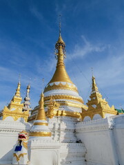 Fototapeta premium view of Golden Pagoda with blue sky background, Wat Chong Kham, Mae Hong Son, northern of Thailand.