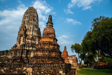 Fototapeta na wymiar Wat Ratcha Burana, Ayutthaya historical park, Thailand