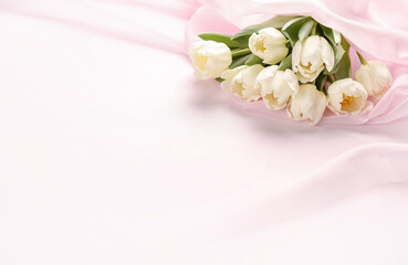 Obraz na płótnie Canvas Nice white tulips bouquet as gift