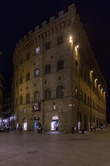 Fototapeta na wymiar streets and houses of florence at night