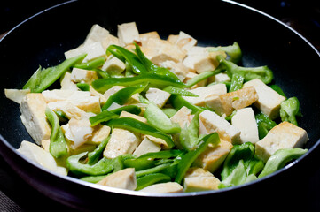 島豆腐とピーマンの炒め物