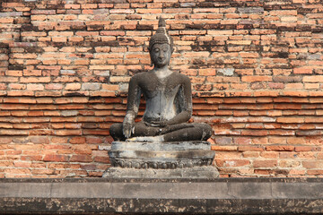ruined buddhist temple (Wat Mahathat) in Sukhothai in thailand