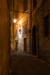 Fototapeta na wymiar Streets and buildings in Siena, Italy 