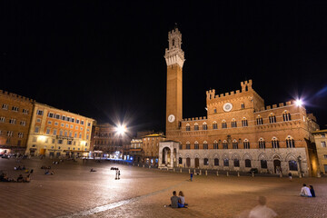 Obraz premium Streets and buildings in Siena, Italy 
