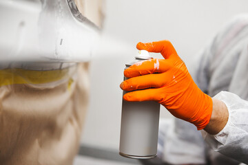 Process of priming the car with spray cans. One-component soil.