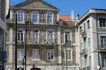 Fototapeta na wymiar Traditional buildings of Portugal with tiled facade