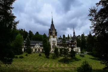 El Castillo de Valea Peleș o, simplemente, castillo Peleș. Palacio situado en Sinaia, Rumania, construido entre 1873 y 1914 por el arquitecto Karel Liman.