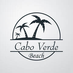 Símbolo destino de vacaciones. Icono plano texto Cabo Verde Beach en círculo con playa y palmeras en fondo gris