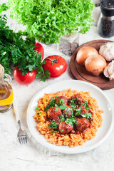 Meatballs with red rice