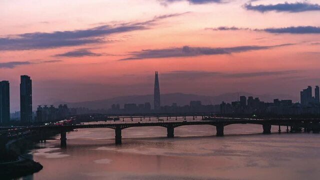 Time lapse of Seoul City Skyline at Sunset 