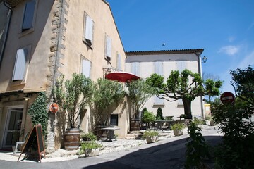 Fototapeta na wymiar Saignon, village perché du Luberon dans le Vaucluse, Provence-Alpes-Côte-d'Azur, France.