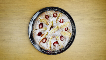 Round pie with strawberries