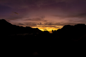 Coucher de soleil dans la Baie d'Opunohu à Moorea