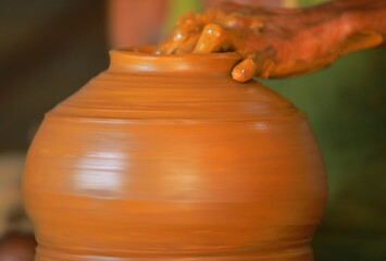 an expert making earthen pots