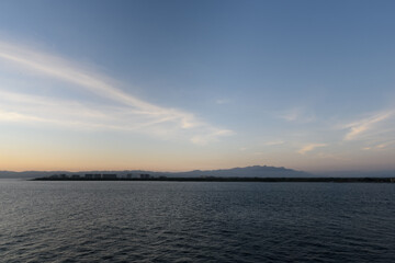 Obraz premium sunset over the lake