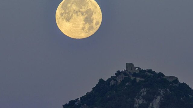 Puesta de luna 6/6/2020 Castell de Burriac