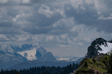 Berge mit Gewitterstimmung