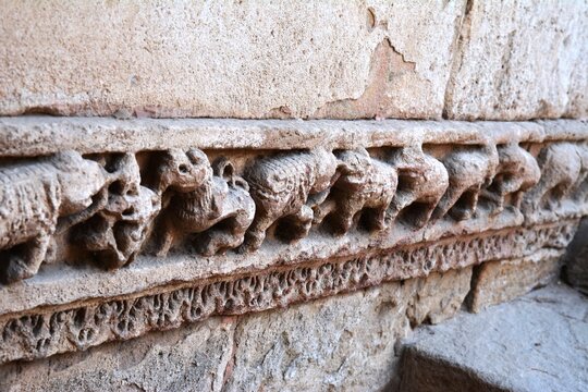 Adalaj Stepwell Is A Stepwell Located In The Village Of Adalaj. It Was Built In 1498 In The Memory Of Rana Veer Singh (the Vaghela Dynasty Of Dandai Des), By His Wife Queen Rudradevi