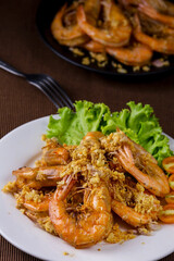 Fried shrimp with garlic