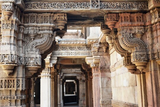 Adalaj Stepwell Is A Stepwell Located In The Village Of Adalaj. It Was Built In 1498 In The Memory Of Rana Veer Singh (the Vaghela Dynasty Of Dandai Des), By His Wife Queen Rudradevi