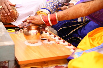 henna on hands