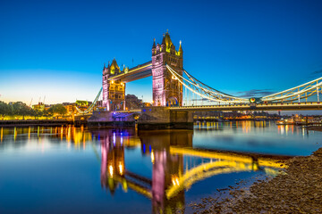 Fototapeta na wymiar Tower Bridge at dawn in London