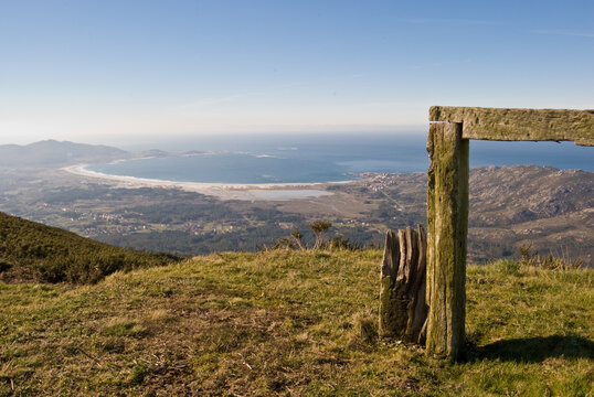 playa de carnota desde un mirador, galicia, espa&ntilde;a