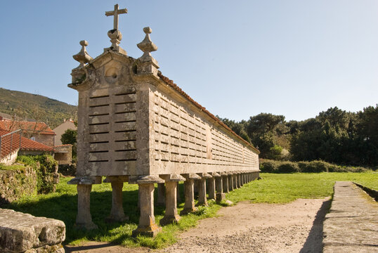 horreo de carnota el m&aacute;s largo del mundo en galicia