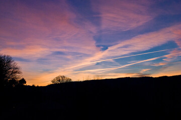 atardecer colorido con nubes