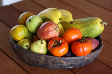 Fruteira com Frutas